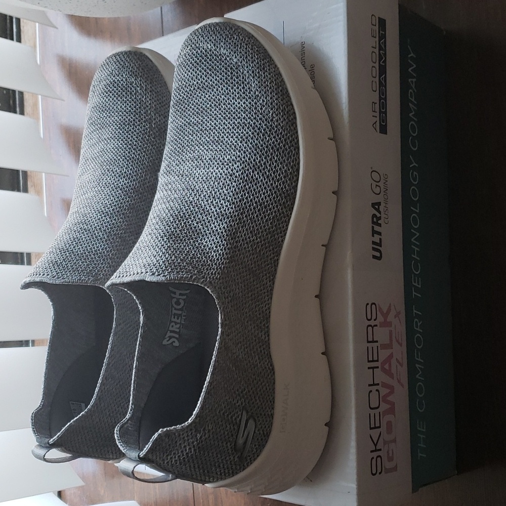 Skechers  strech fit shoes for women new